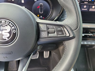 2025 Alfa Romeo Tonale Base