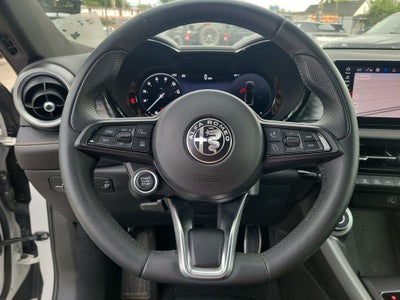 2025 Alfa Romeo Tonale Base