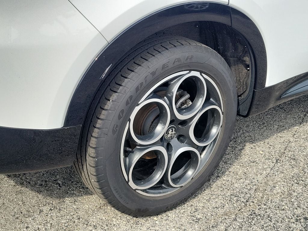 2025 Alfa Romeo Tonale Base