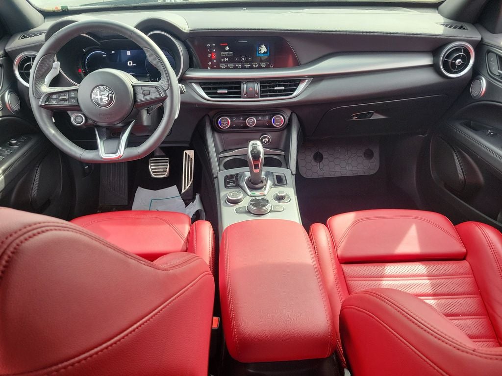 2025 Alfa Romeo Stelvio Base