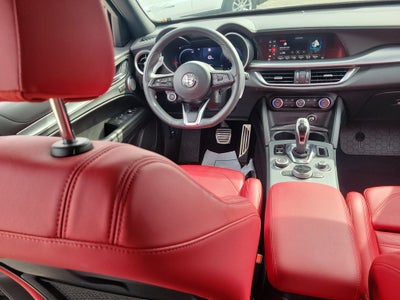 2025 Alfa Romeo Stelvio Base