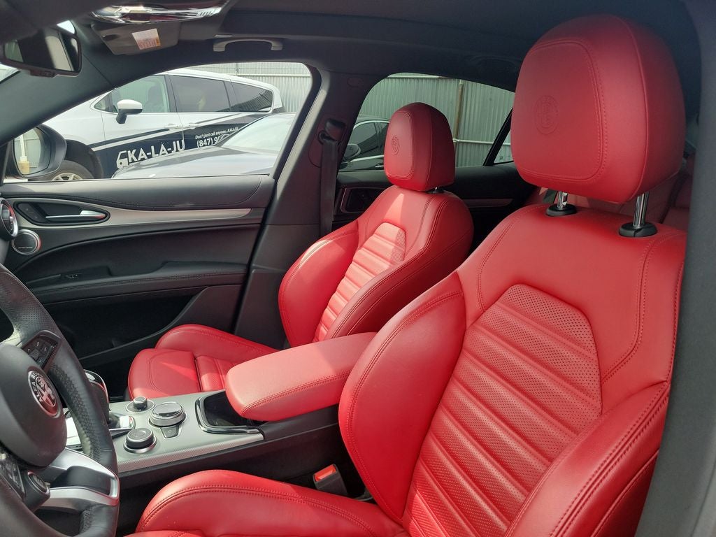 2025 Alfa Romeo Stelvio Base