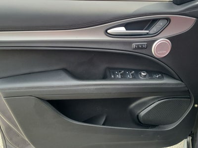 2025 Alfa Romeo Stelvio Base