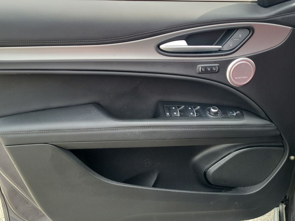 2025 Alfa Romeo Stelvio Base