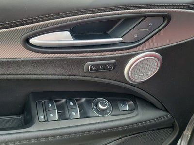 2025 Alfa Romeo Stelvio Base