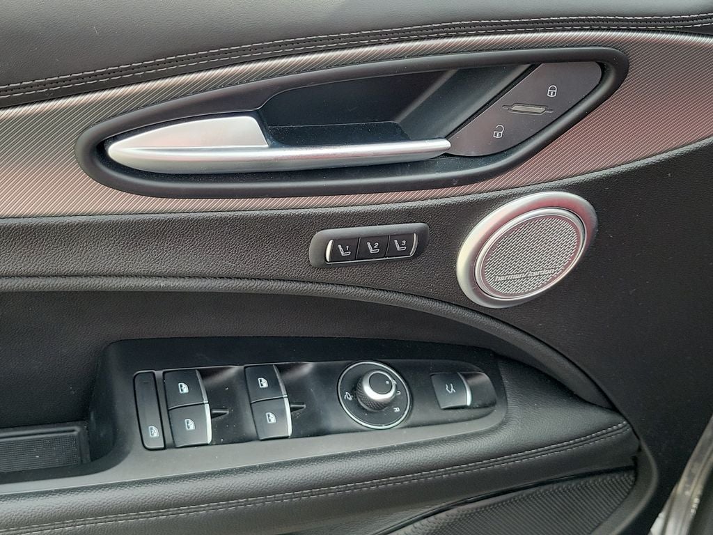 2025 Alfa Romeo Stelvio Base