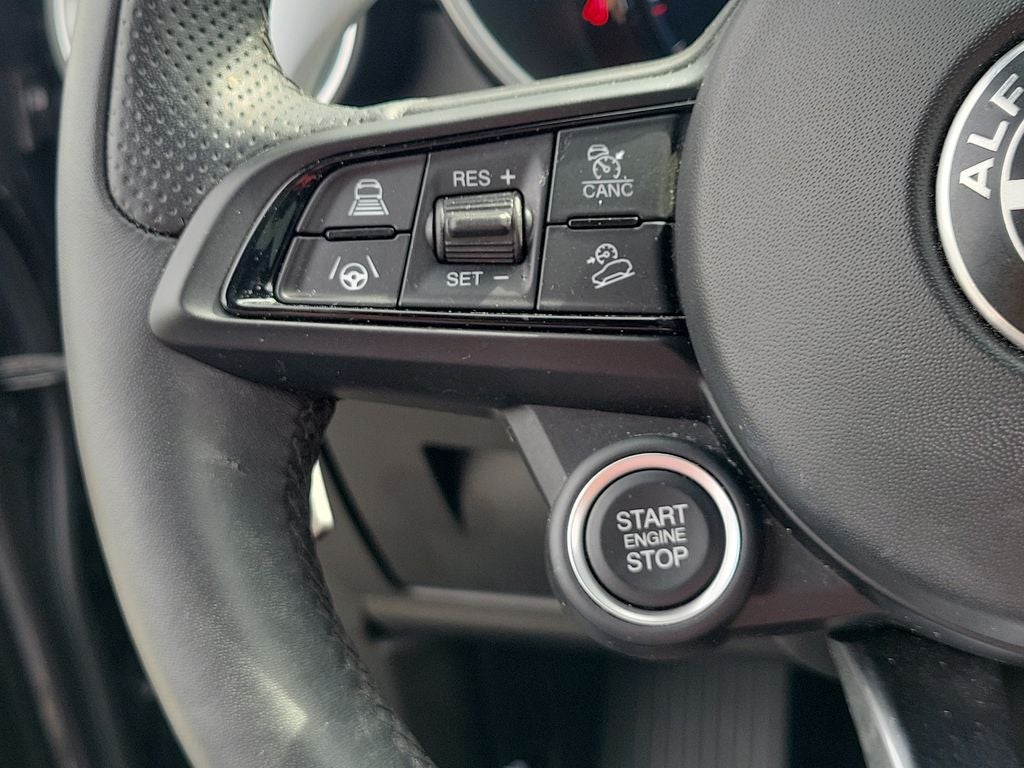 2025 Alfa Romeo Stelvio Base