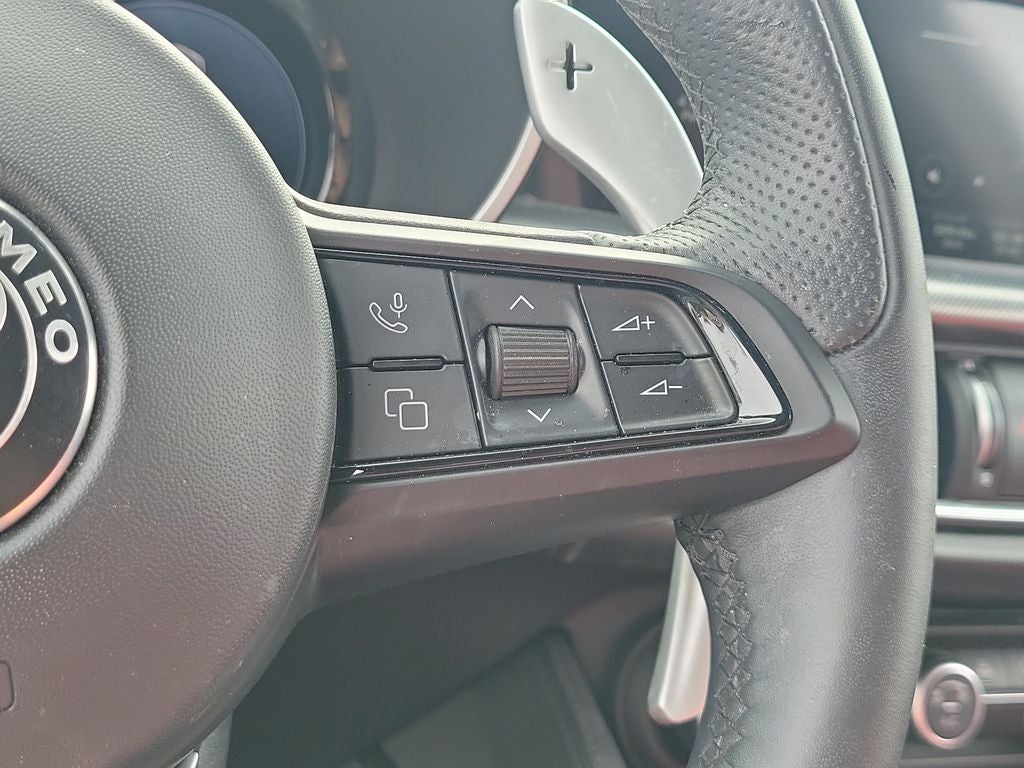 2025 Alfa Romeo Stelvio Base