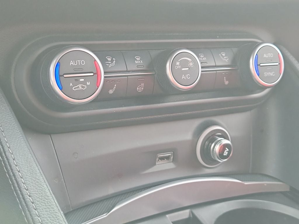 2025 Alfa Romeo Stelvio Base