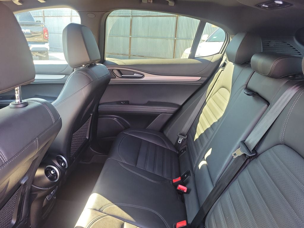 2025 Alfa Romeo Stelvio Base