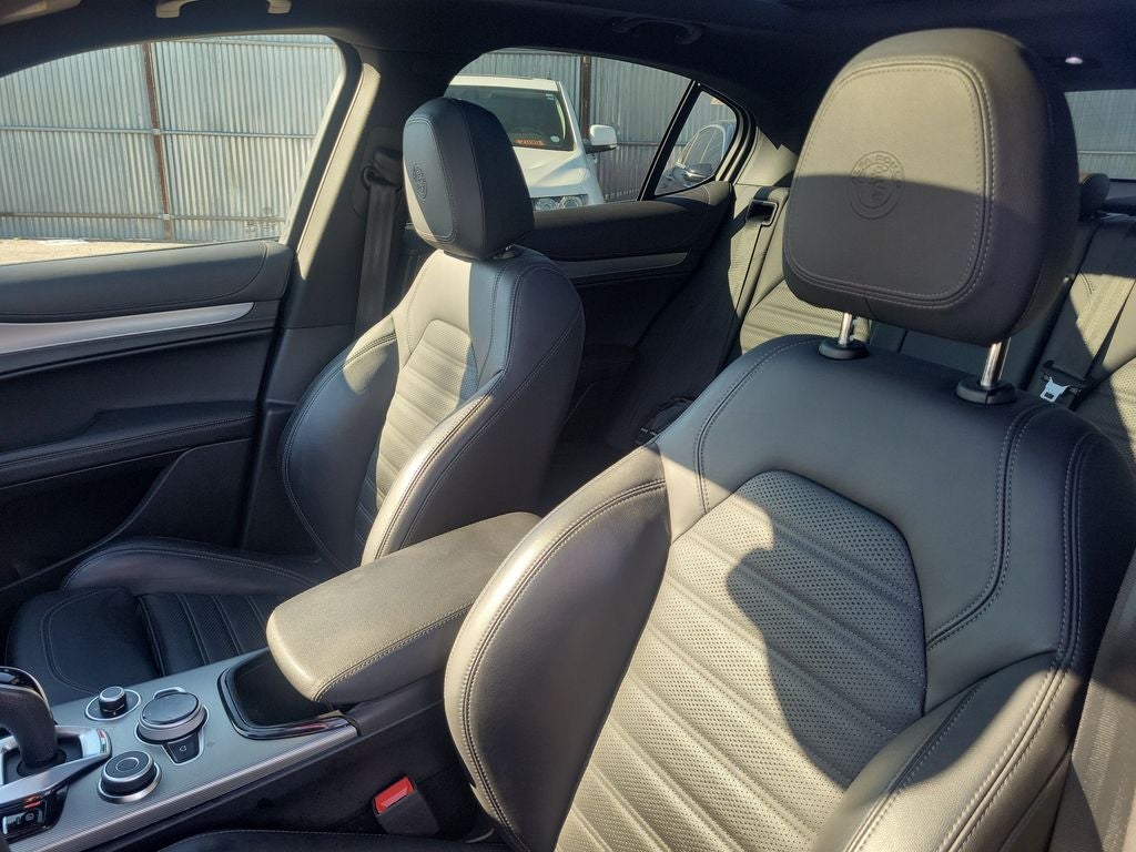 2025 Alfa Romeo Stelvio Base