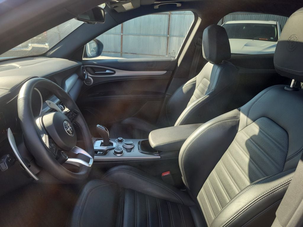 2025 Alfa Romeo Stelvio Base