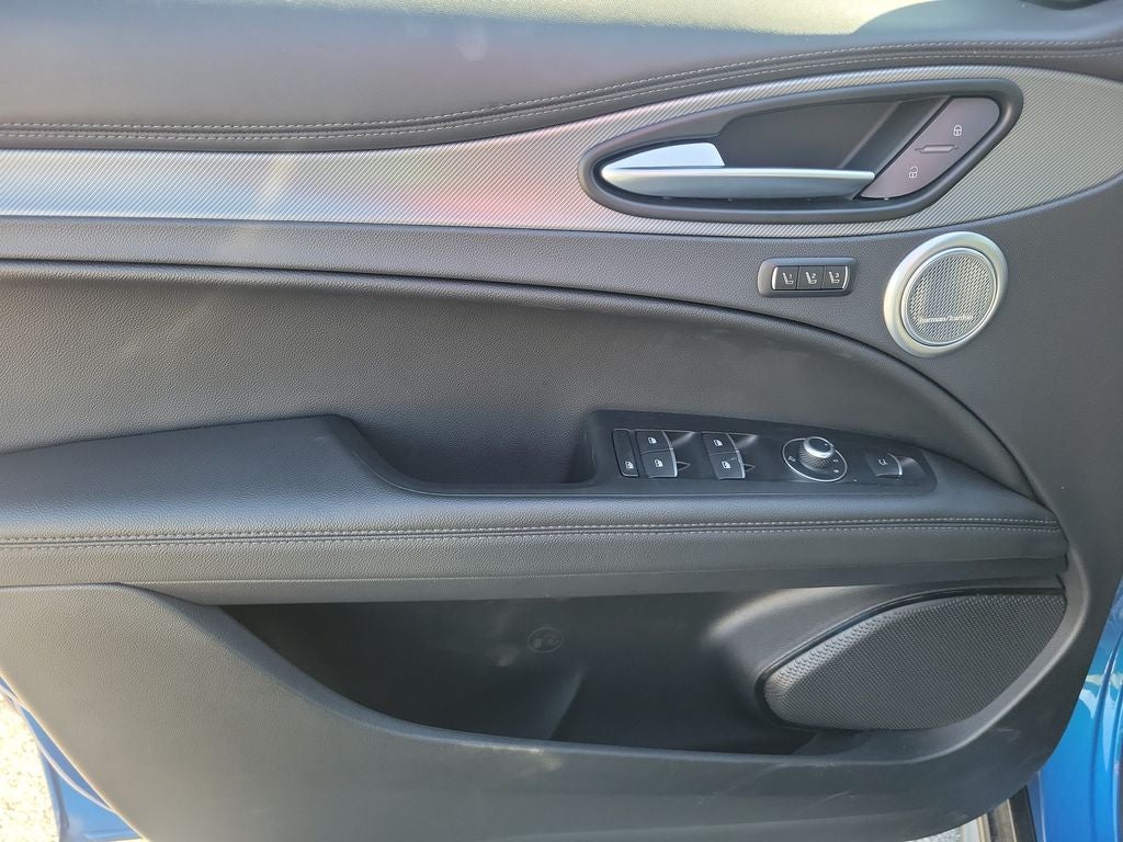 2025 Alfa Romeo Stelvio Base