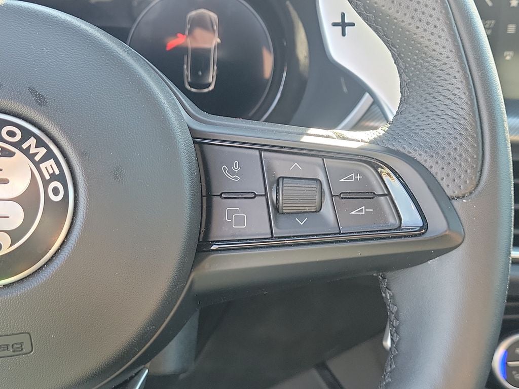 2025 Alfa Romeo Stelvio Base