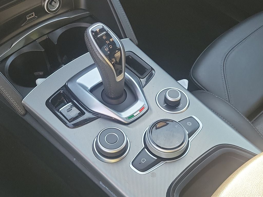2025 Alfa Romeo Stelvio Base