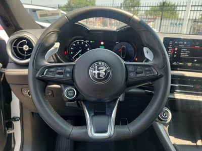 2025 Alfa Romeo Tonale Base