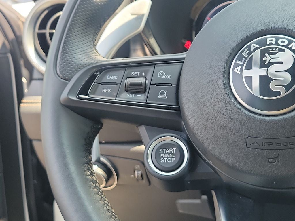 2025 Alfa Romeo Tonale Base